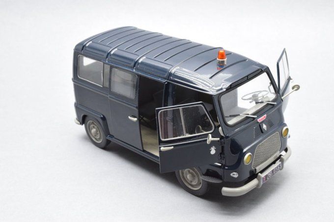 STARTER KIT RENAULT Estafette Gendarmerie New Mould in 1/24