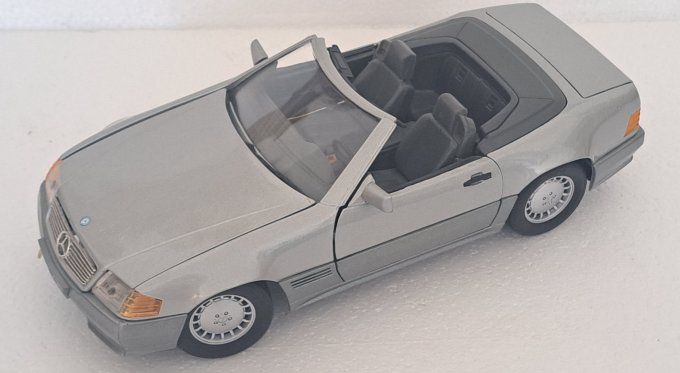 MAISTO MERCEDES BENZ 500 SL 1989 1/18