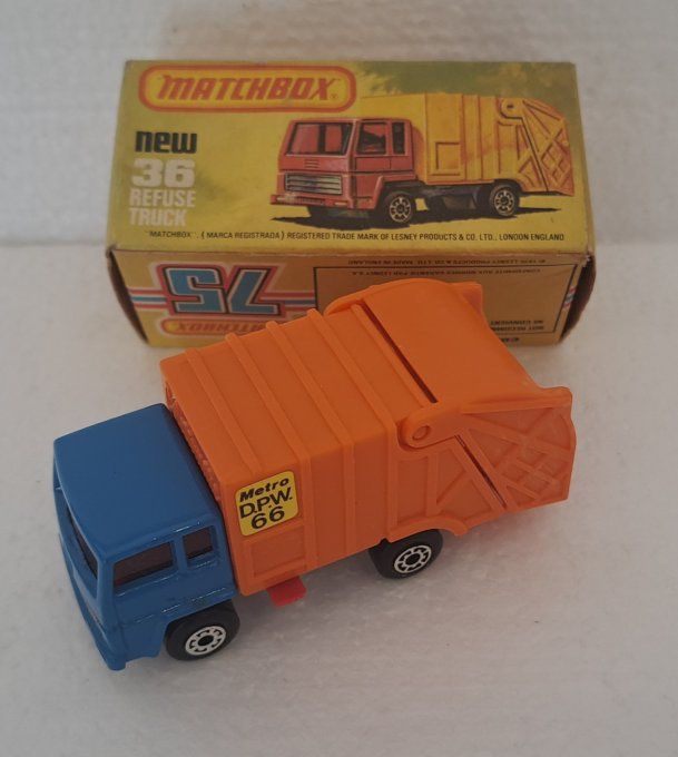 REFUSE TRUCK N°36