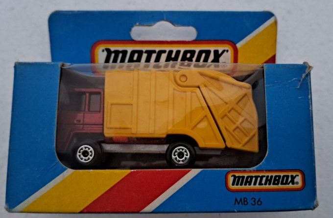 FORD REFUSE TRUCK MB36