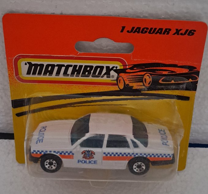 JAGUAR XJ6 POLICE N°1