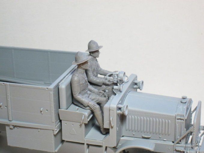 US DRIVERS 1917/18 2 FIGURINES  1/35