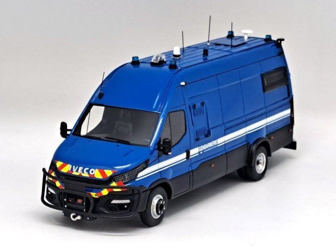 IVECO DAILY LONG VEHICULE DE COMMANDEMENT ET DE TRANSMISSION